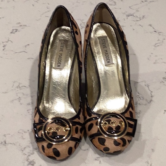 Steve Madden Shoes - Steve Madden size 8.5 animal calfskin wedge with buckle